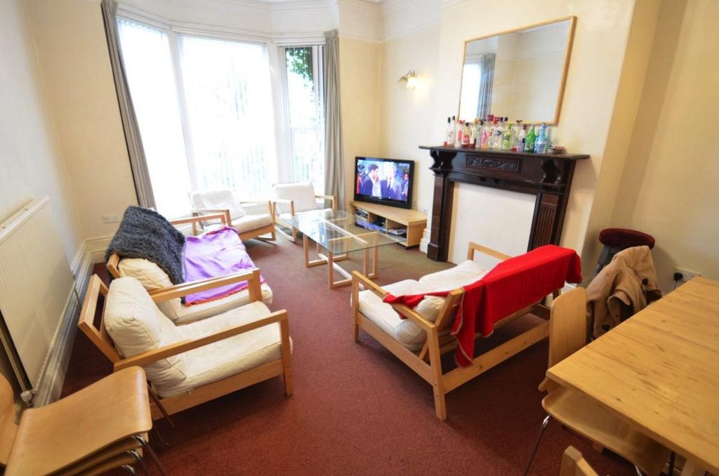 8 bed terraced house to rentBelle Vue Road, Hyde Park, Leeds LS3