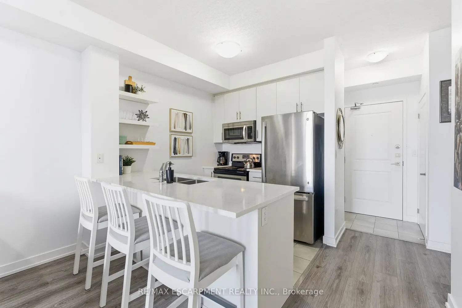 Additional image 7 of 35 Southshore Crescent 228