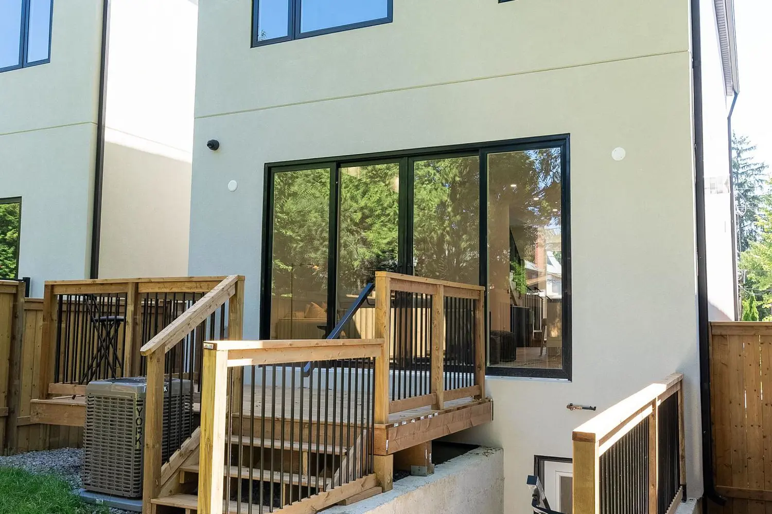 Additional image 17 of 92 Johnston Avenue