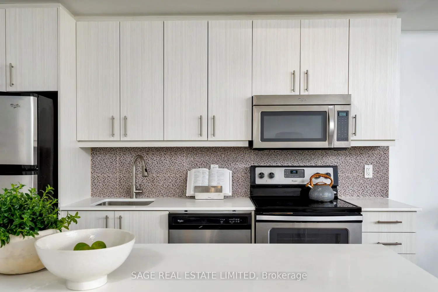 Additional image 4 of 760 The Queensway 401