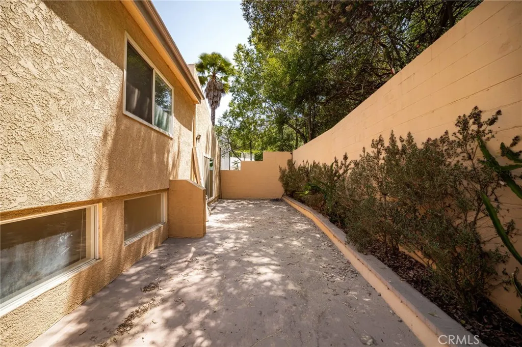 Additional image 53 of 3751 Prestwick Dr, Los Angeles, CA 90027