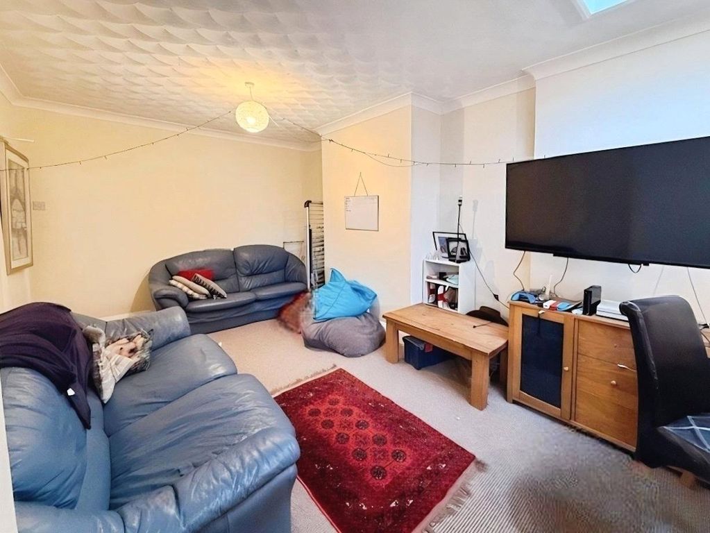 Additional image 2 of 5 bed semi-detached house to rentBeacon Road, Loughborough, Leicestershire LE11