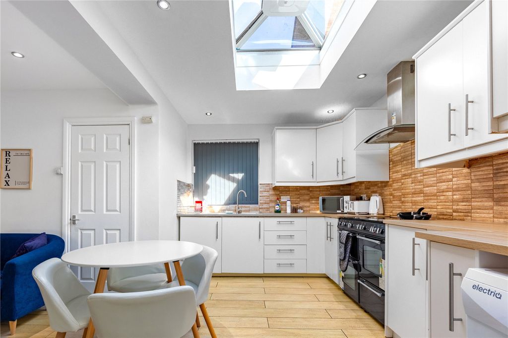Additional image 9 of 6 bed semi-detached house to rentHelmdon Crescent, Northampton NN2