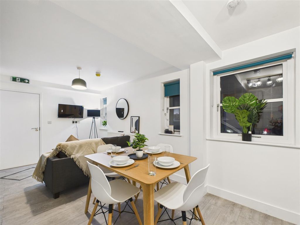 4 bed flat to rentFlat 1A, Canal Bridge BA2 photo 5