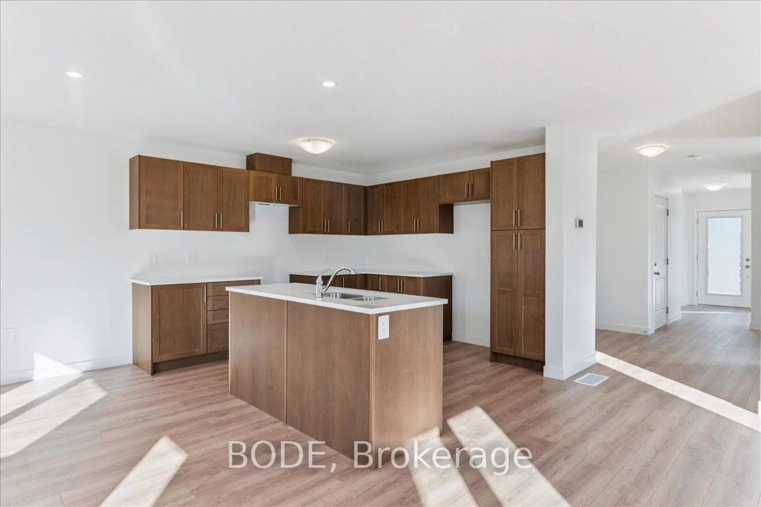 Additional image 8 of 5 Pin Oak Common