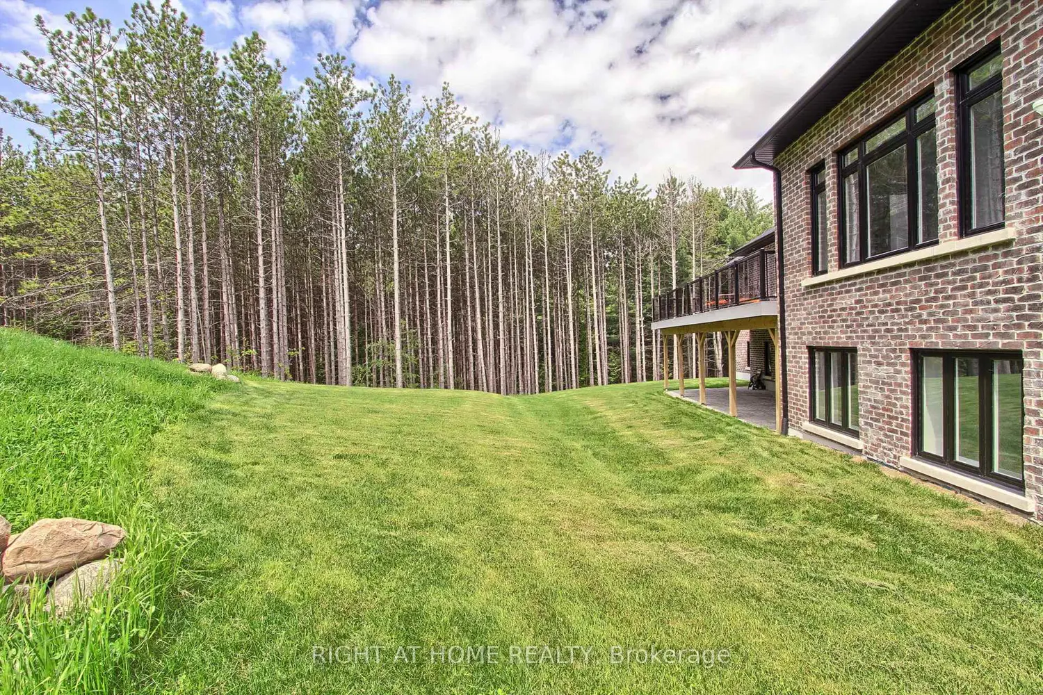 Additional image 15 of 2705 14Th Line