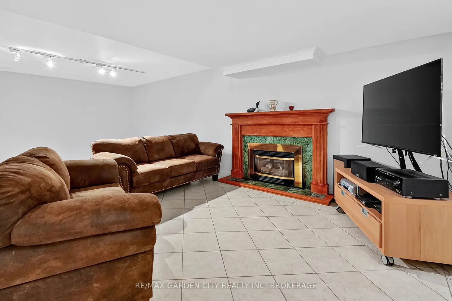 Additional image 8 of 39 Orchard Parkway