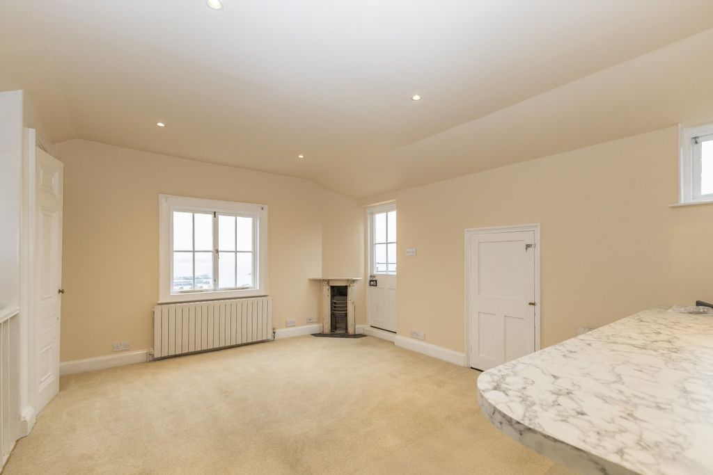 Additional image 3 of 1 bed flat to rentSt James Street, St Peter Port GY1