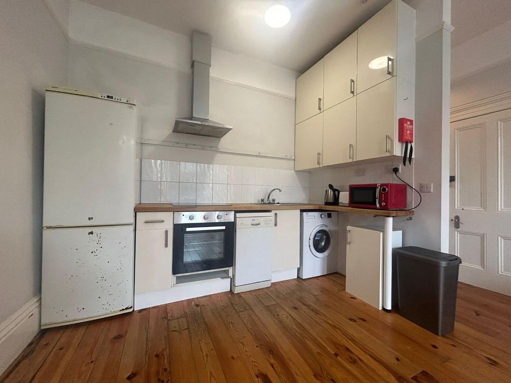 Additional image 2 of 1 bed flat to rentLockyer Road, Flat 2, Plymouth PL3