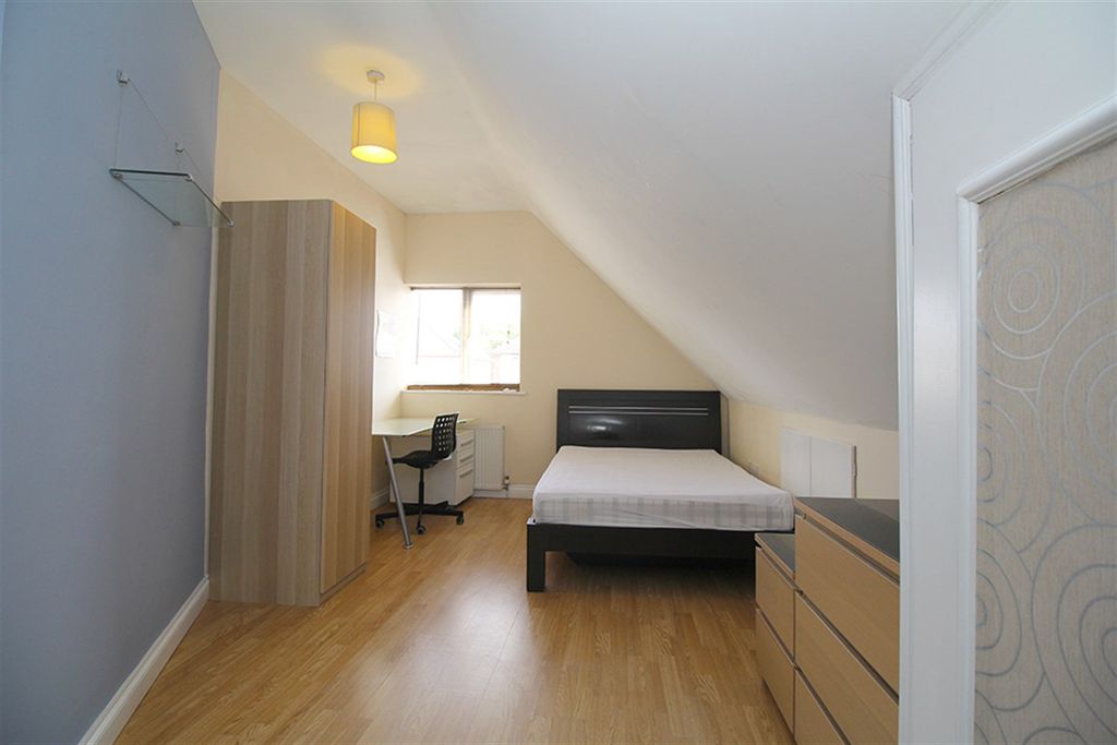 Additional image 22 of 9 bed town house to rentKnightthorpe Road, Loughborough LE11