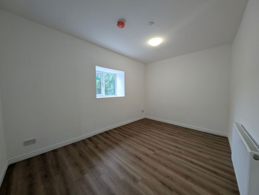 1 bed flat to rentGelli Road, Gelli CF41 photo 3