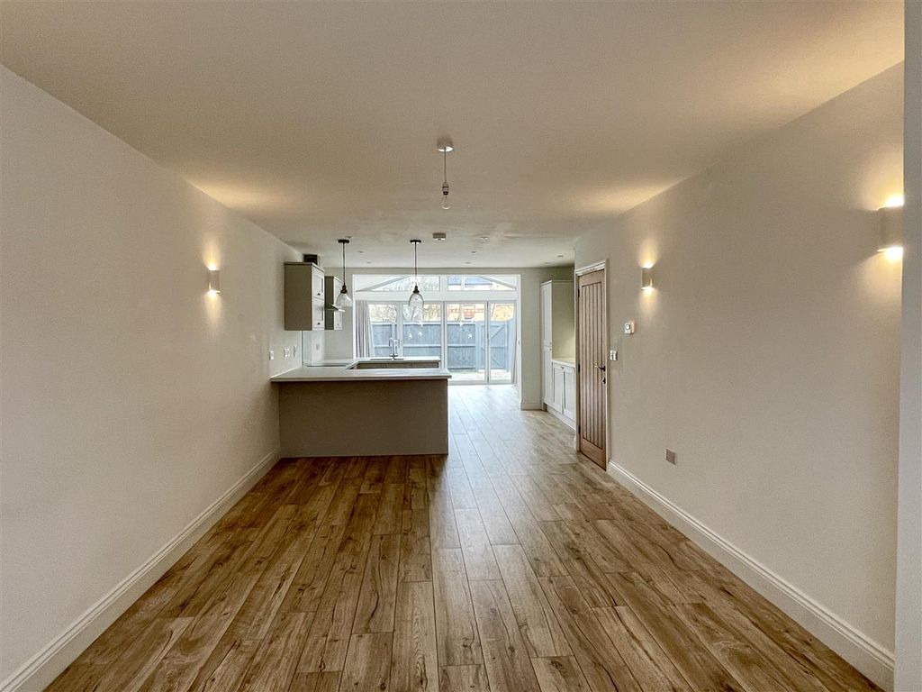 Additional image 2 of 4 bed semi-detached house to rentConduit Road, Stamford PE9
