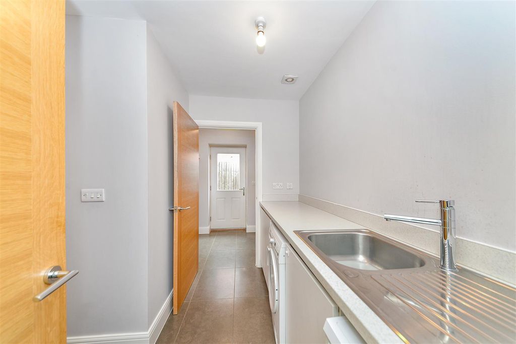 Additional image 12 of 5 bed detached house to rentBarker Road, Sutton Coldfield B74