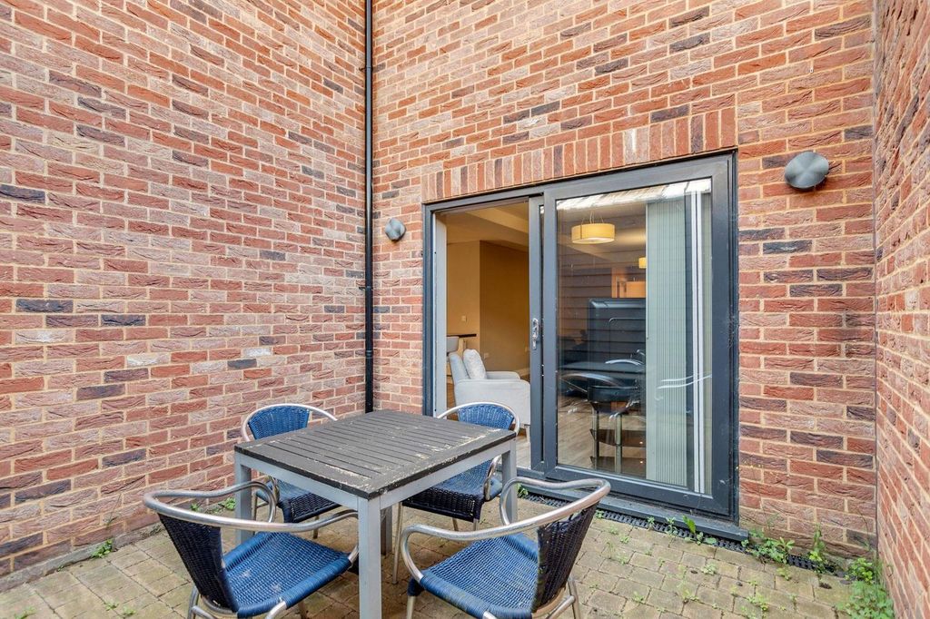 2 bed flat to rentDereham Road, Norwich NR2 photo 4