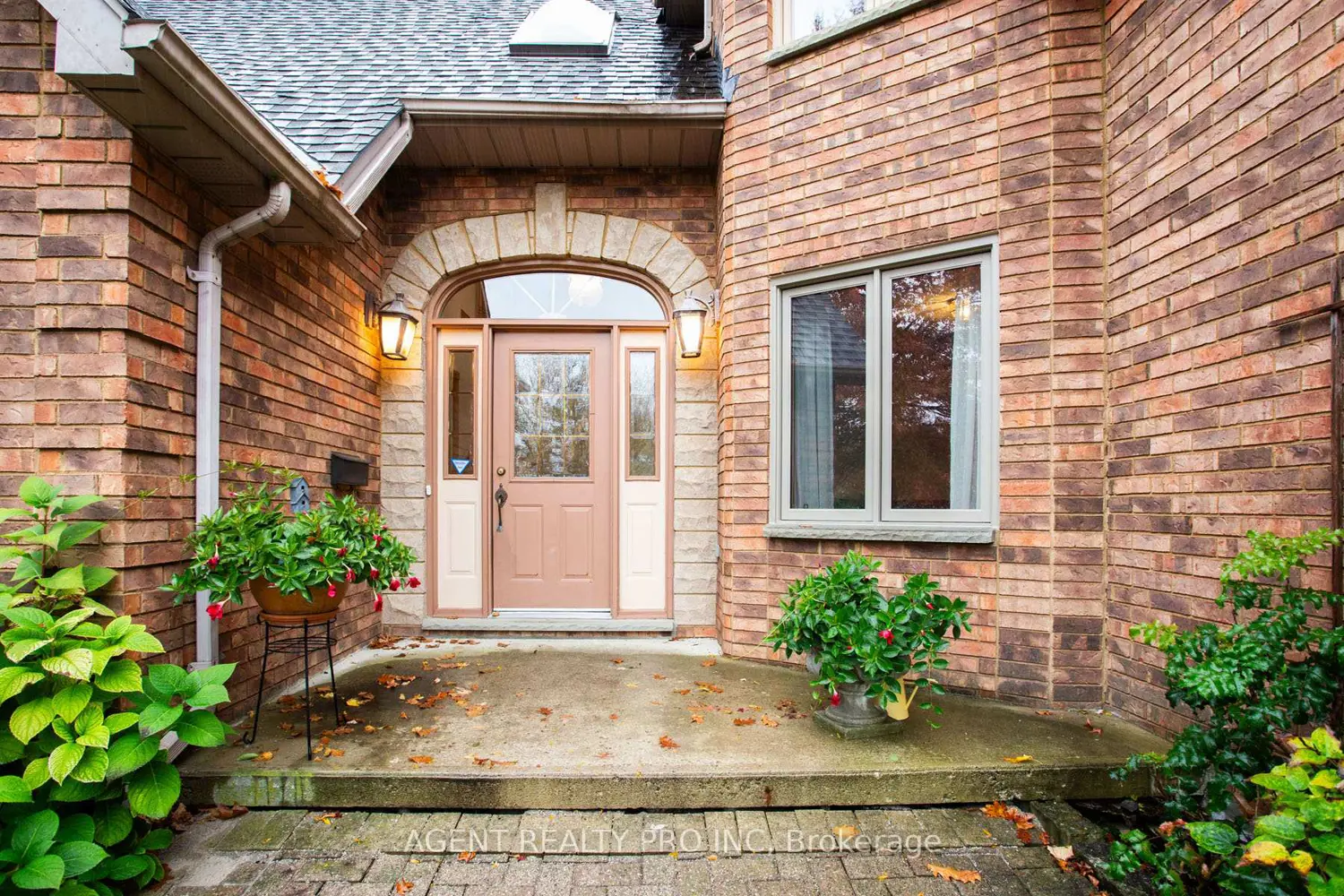 Additional image 2 of 922 Country Club Crescent