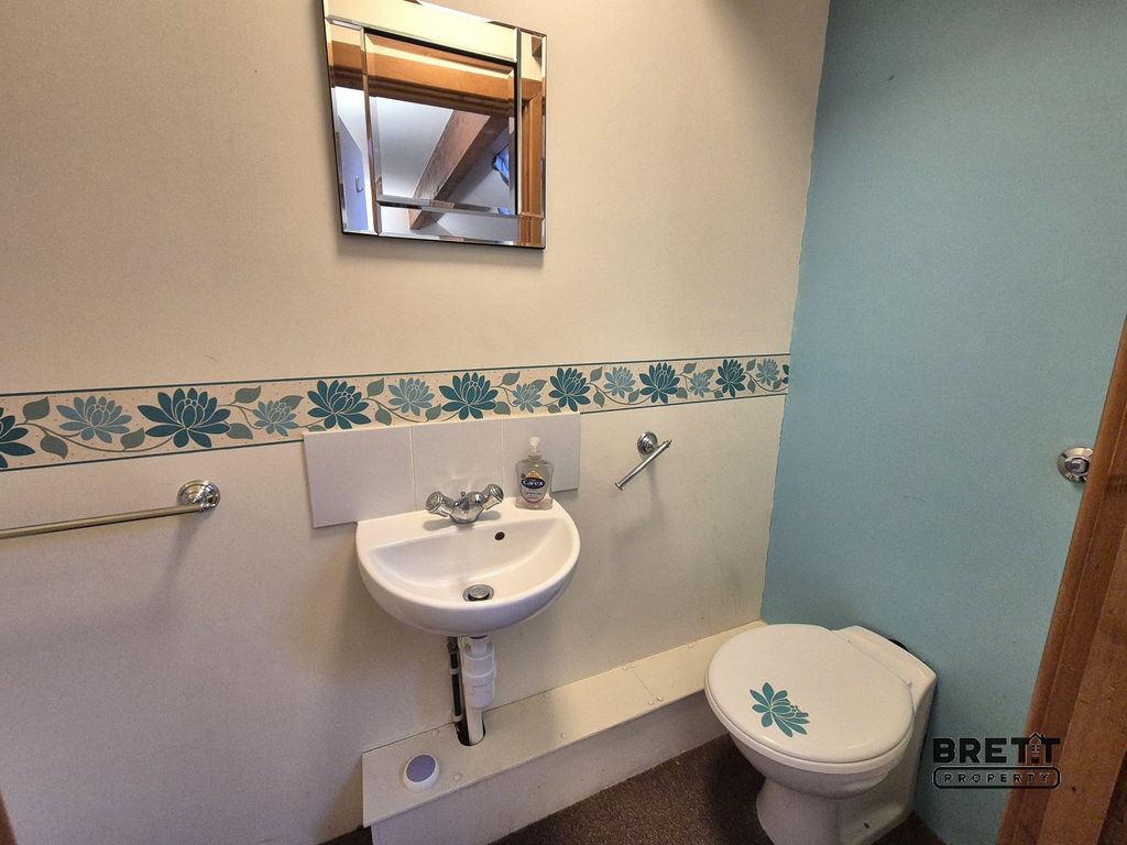 Additional image 9 of 2 bed flat to rent23 Temeraire House, Nelson Quay, Milford Haven SA73