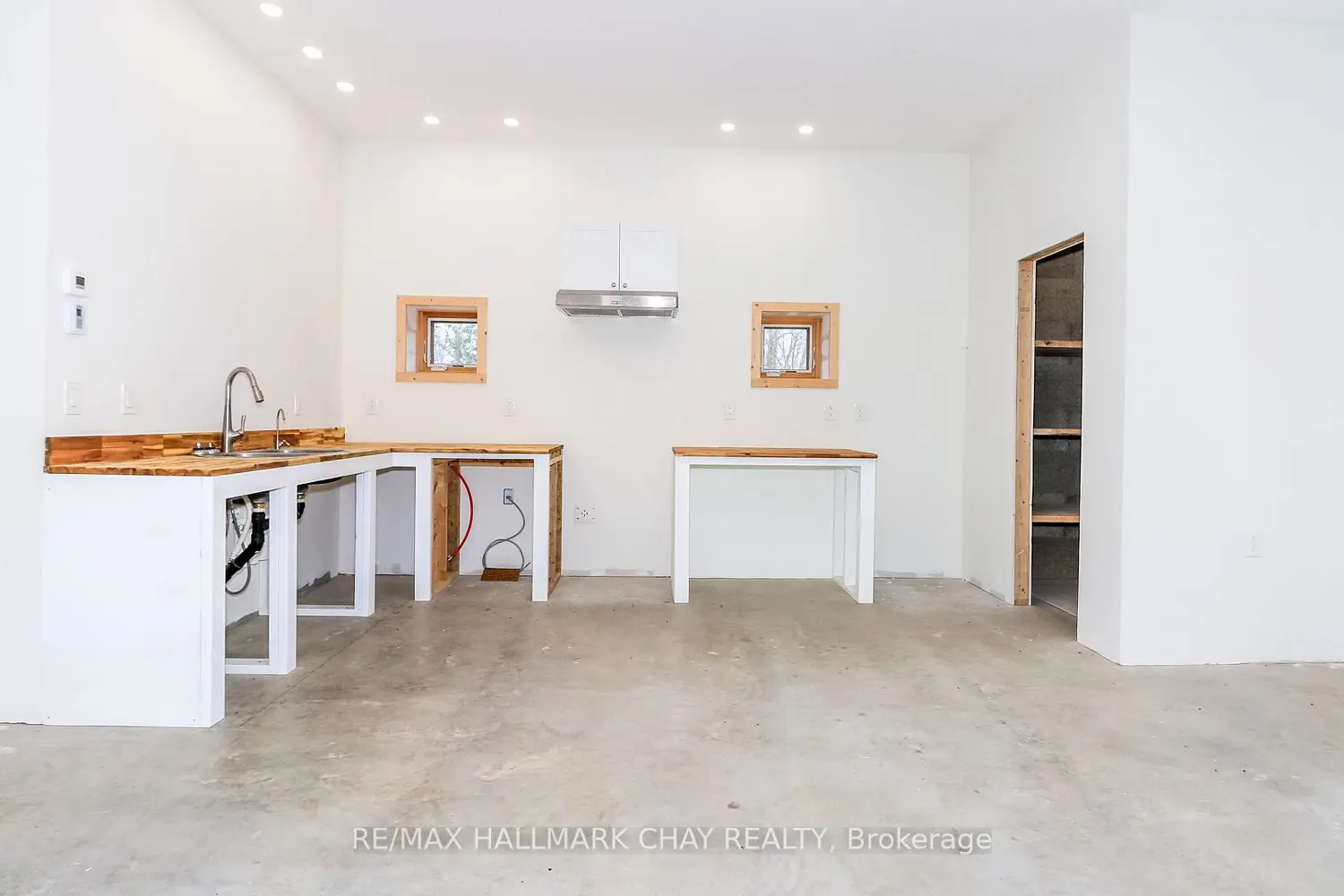 Additional image 8 of 2576 Champlain Road