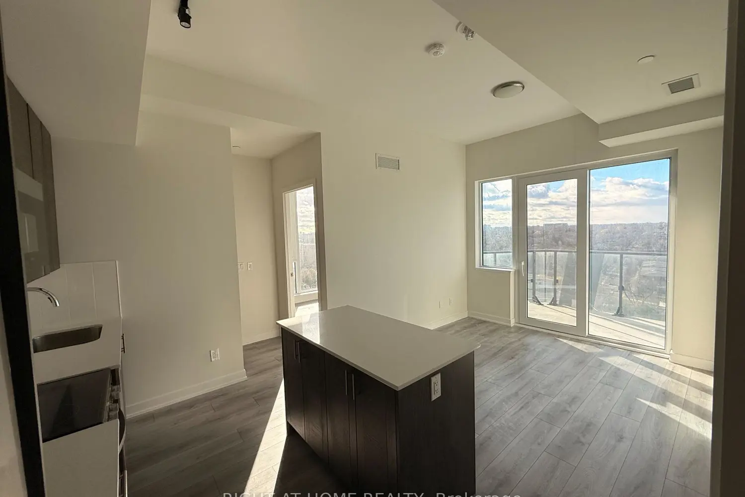 15 Ellerslie Avenue 1405