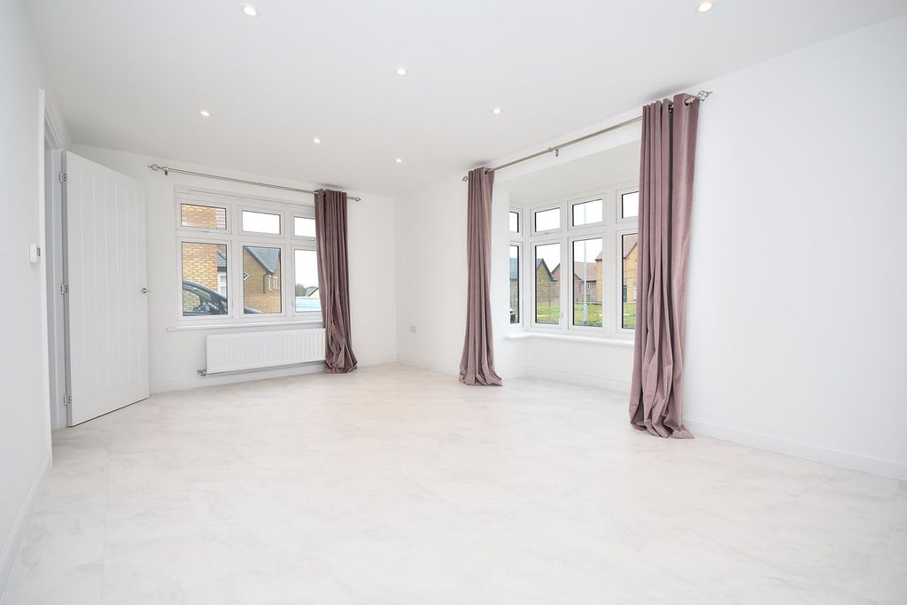 Additional image 2 of 3 bed detached house to rentSandpit Close, Collingtree, Northampton NN4