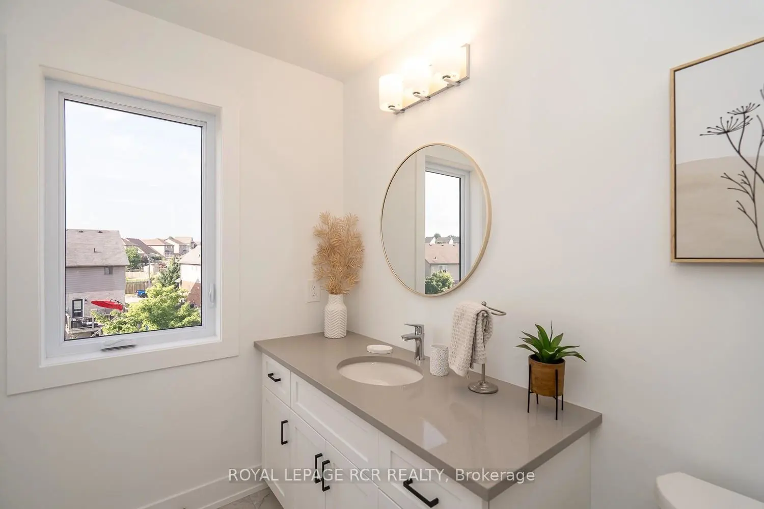 Additional image 13 of 690 Broadway Avenue 12