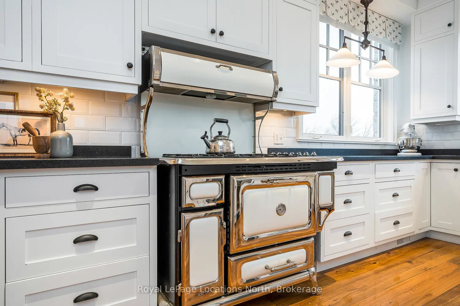 Additional image 5 of 556036 6Th Line