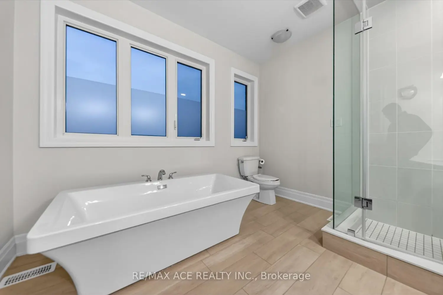 Additional image 11 of 113 Jinnah Avenue