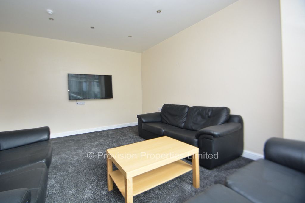 Additional image 4 of 8 bed semi-detached house to rentSt Michaels Villas, Headingley, Leeds LS6