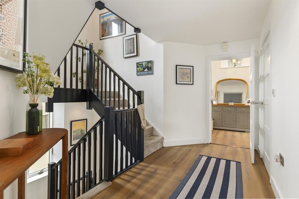 Additional image 9 of 4 bed property to rentParadise Row, Pembroke SA71