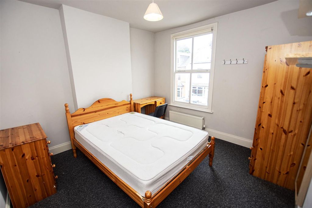 4 bed shared accommodation to rentHubert Road, Birmingham, West Midlands B29 photo 3