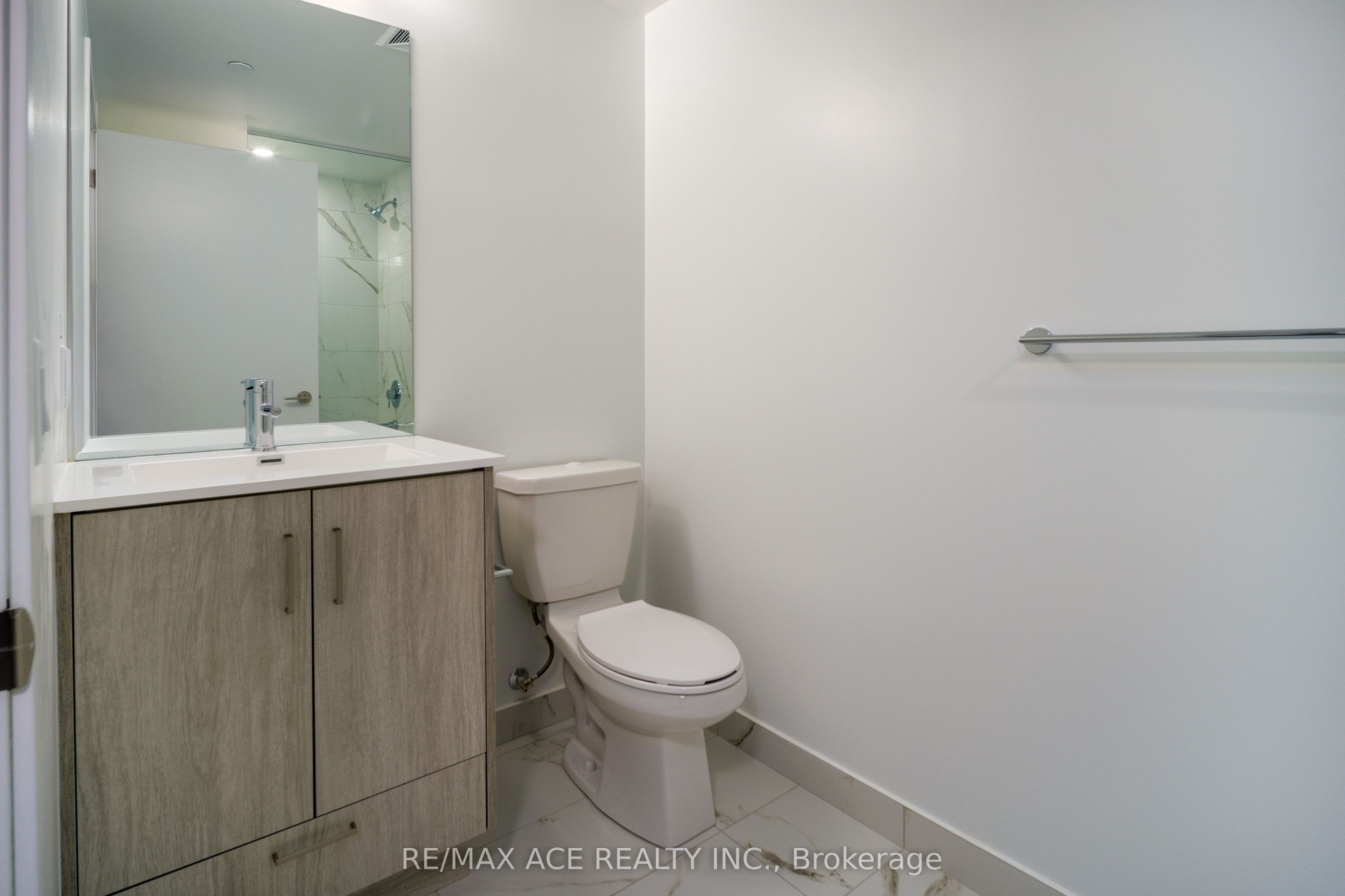 Additional image 3 of 815-180 Front Street E, Toronto, ON, M5A 0A9