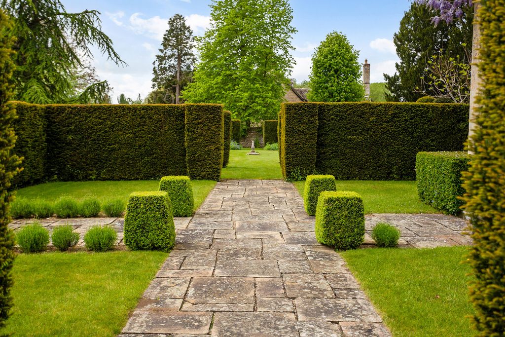 Additional image 32 of 6 bed detached house to rentCirencester, Gloucestershire GL7