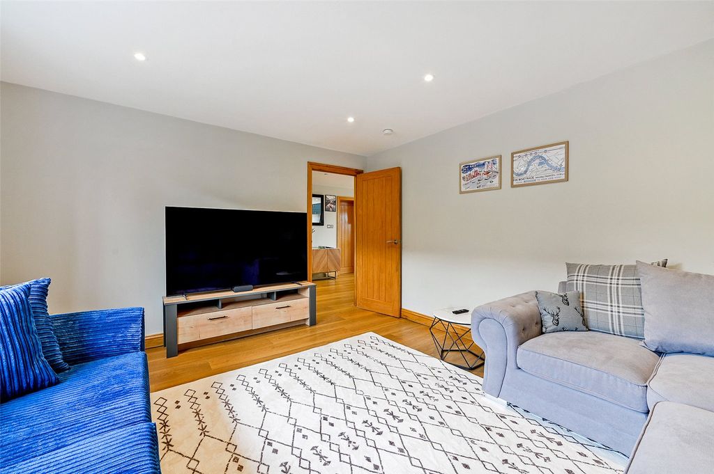 Additional image 7 of 4 bed semi-detached house to rentLuker Avenue, Henley-On-Thames, Oxfordshire RG9