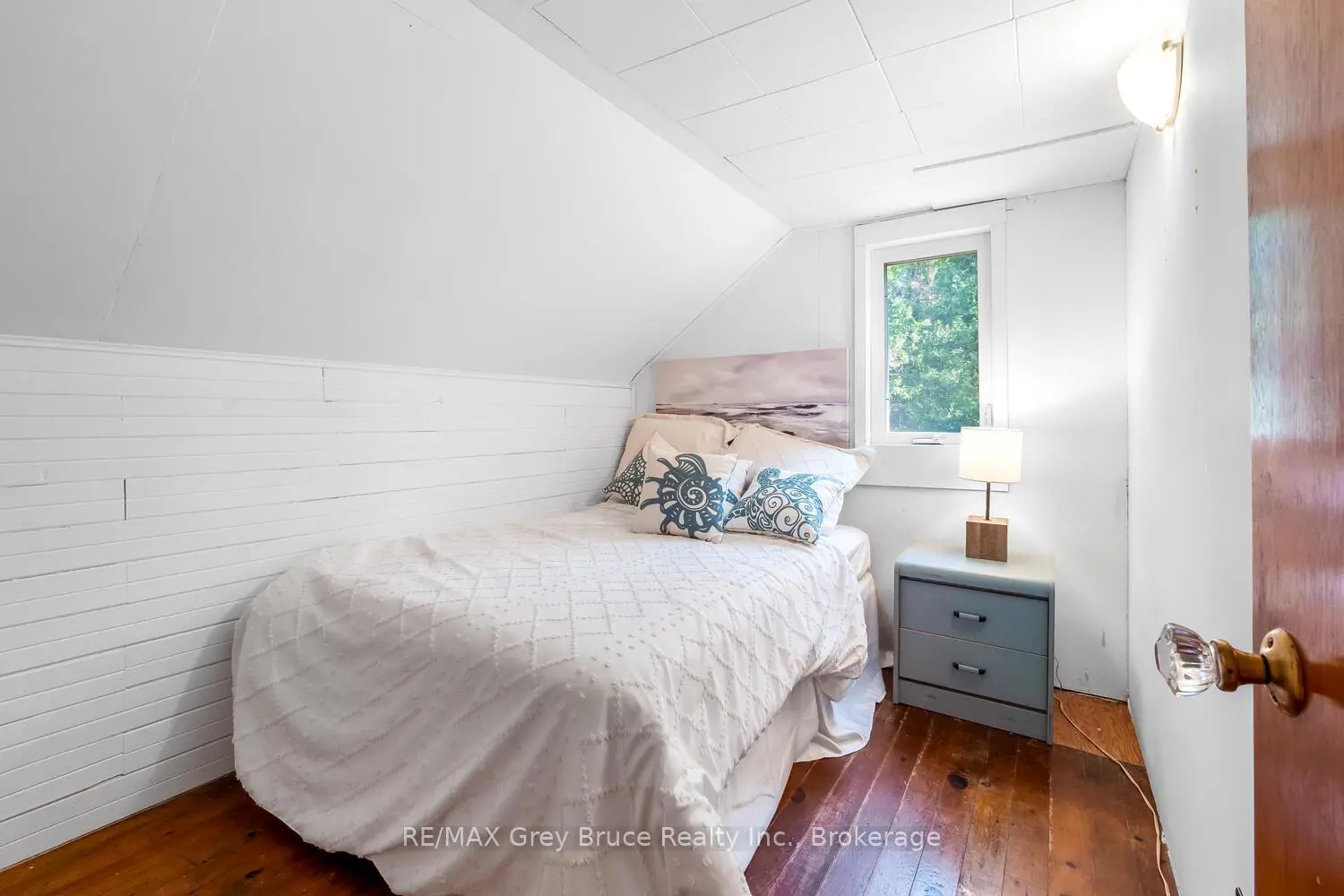 Additional image 9 of 1106 King Edward Avenue