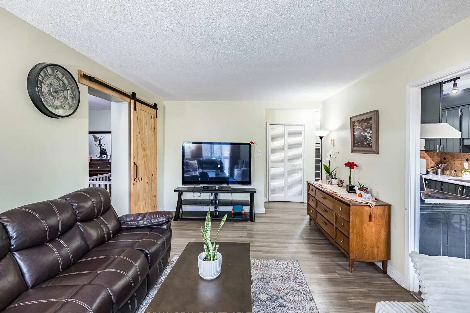 Additional image 4 of 49 Rhonda Road 121