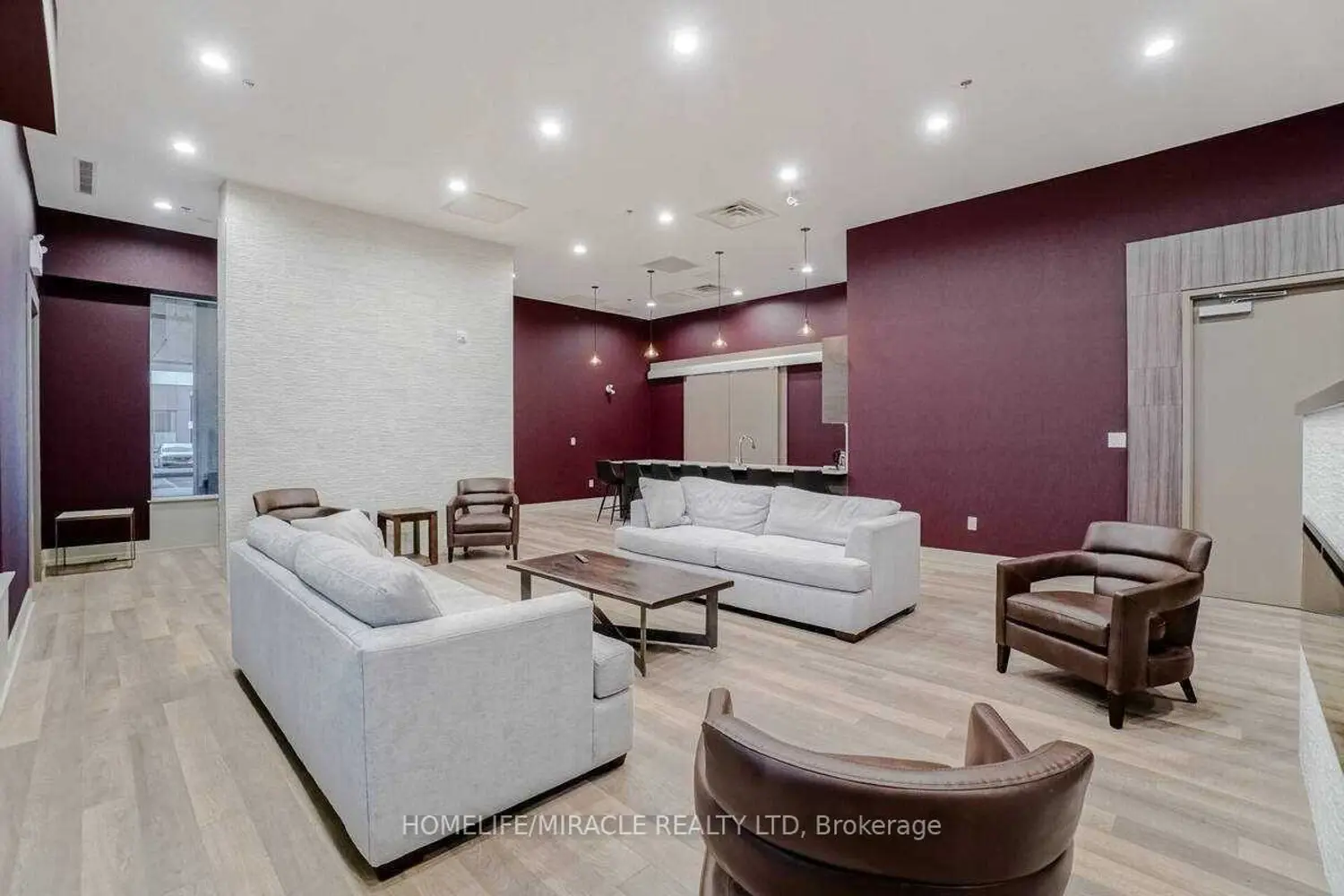 Additional image 17 of 560 North Service Road #602