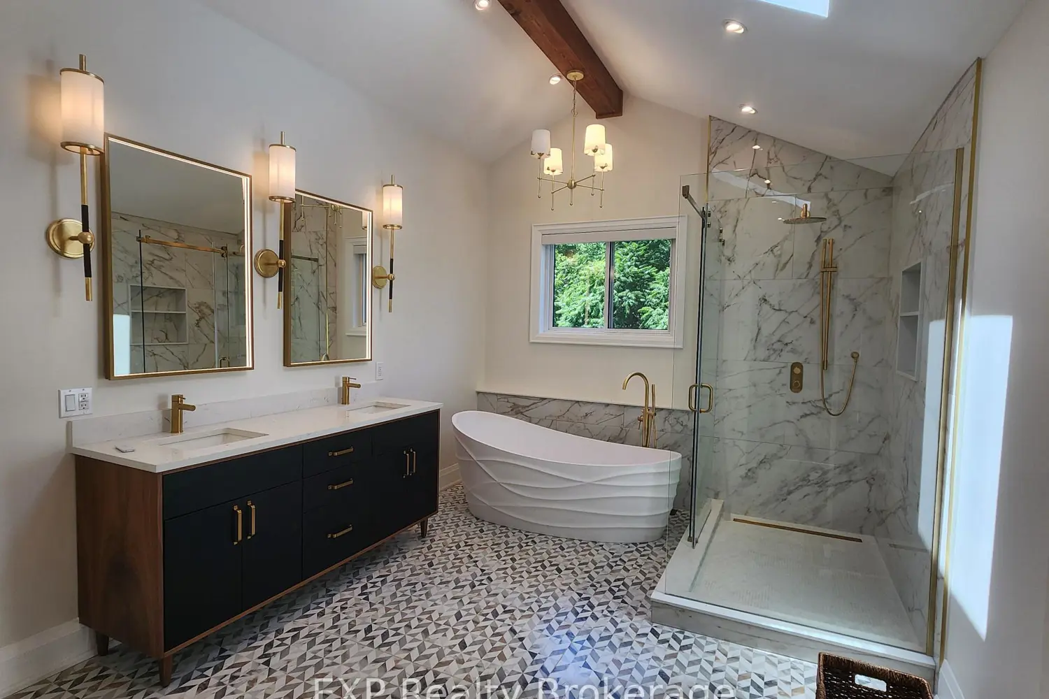 Additional image 20 of 2019 Dundas Street