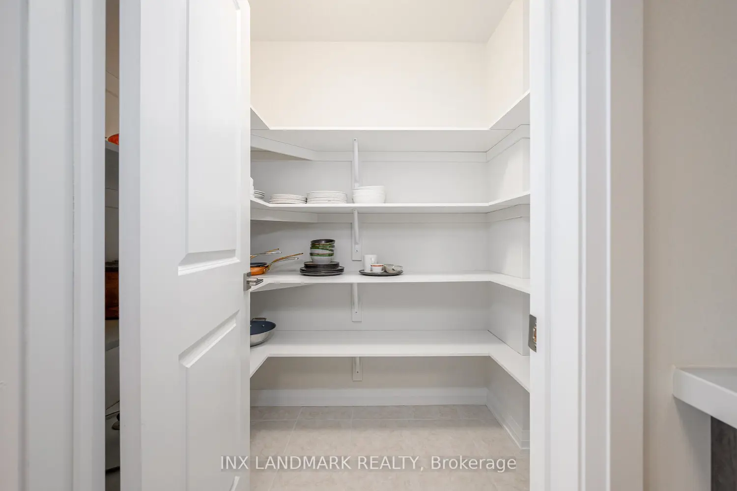 Additional image 8 of 3727 Lakepoint Drive