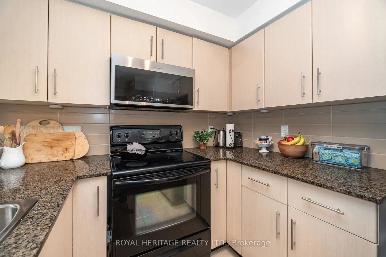 Additional image 11 of 12 Yonge Street 611