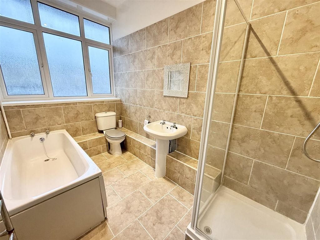 Additional image 4 of 2 bed flat to rentBush Street, Pembroke Dock SA72