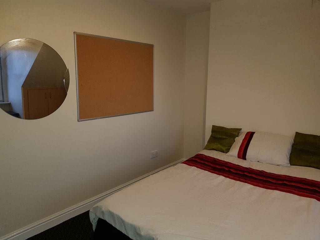 5 bed flat to rentNimi Halls, Flat 3, 84 London Road, Leicester LE2