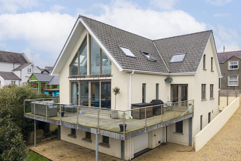 Additional image 25 of 4 bed property to rentParadise Row, Pembroke SA71