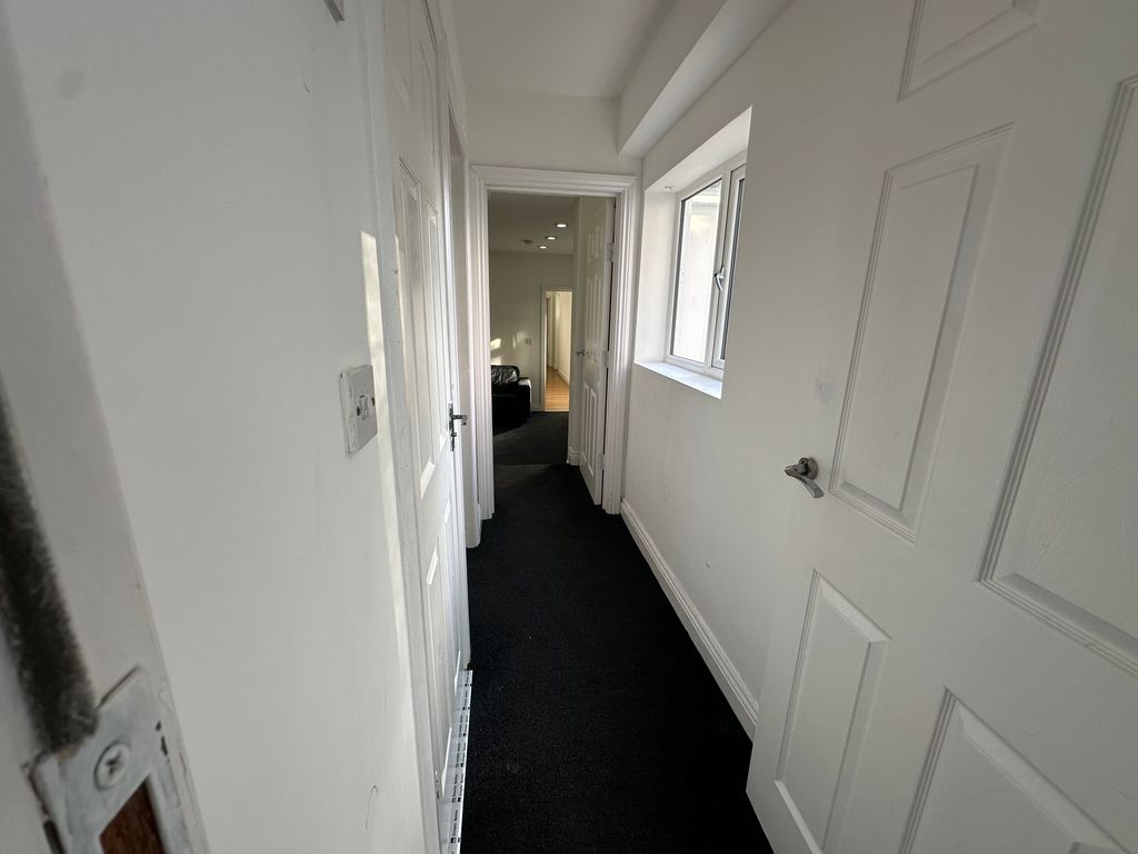 Additional image 9 of 3 bed flat to rentWestcotes Drive, Leicester LE3