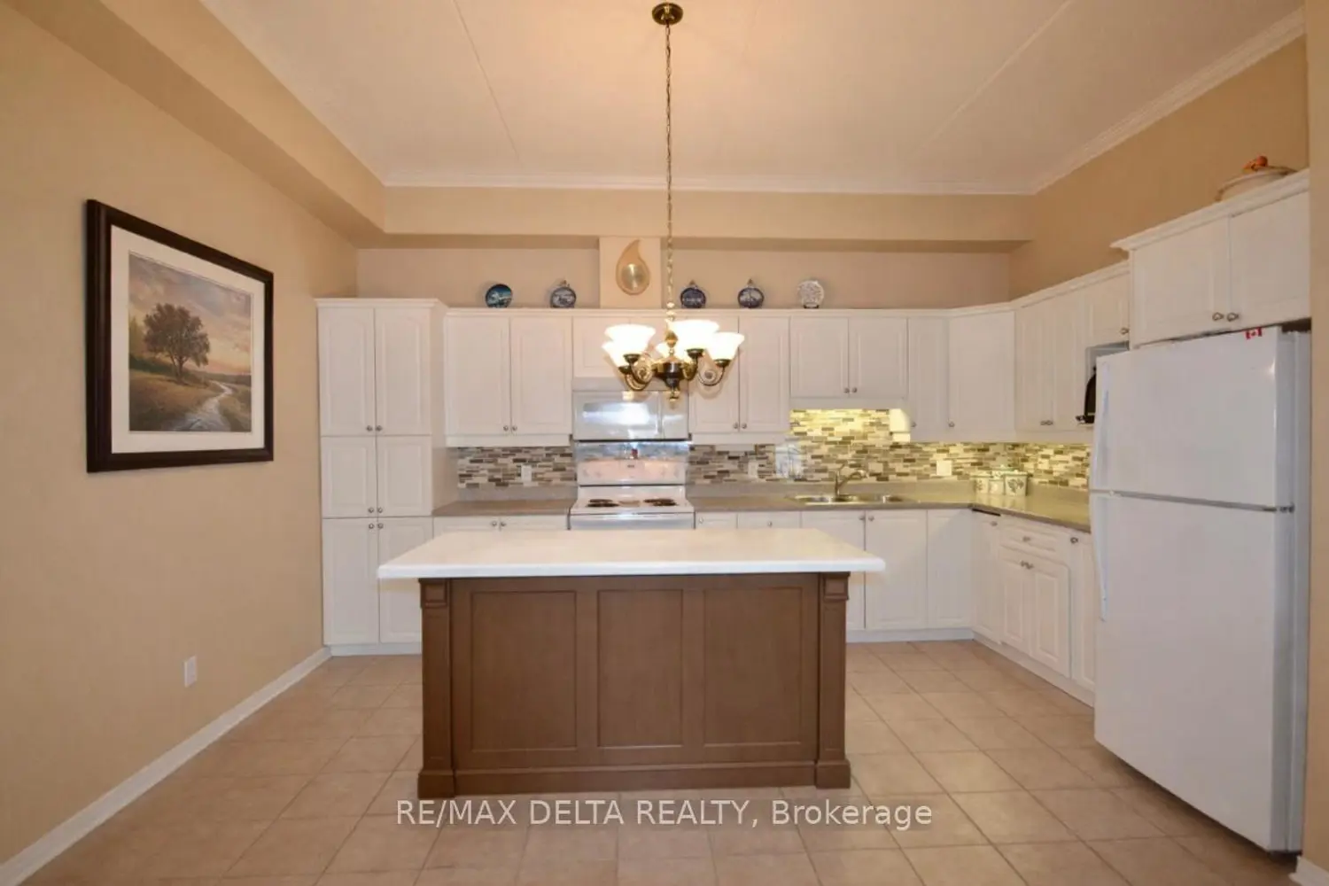 Additional image 2 of 2921 Laurier Street 407