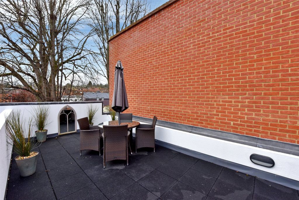 Additional image 10 of 2 bed flat to rentTuns Lane, Henley-On-Thames, Oxfordshire RG9