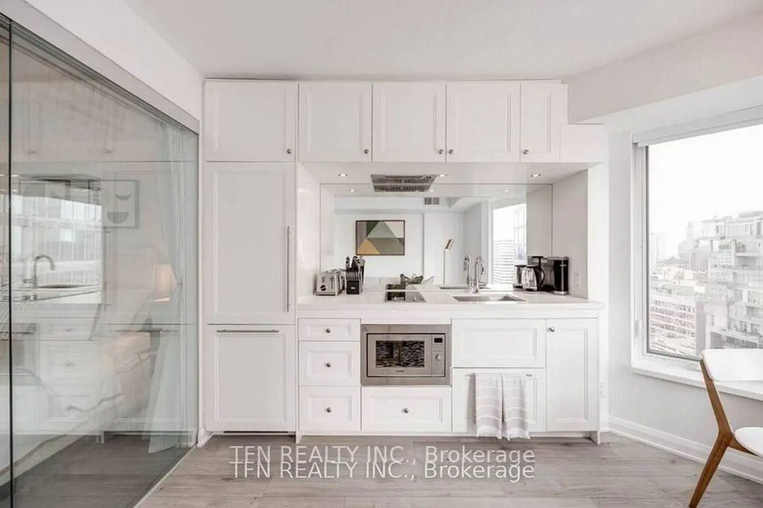 Additional image 4 of 155 Yorkville Avenue 2910