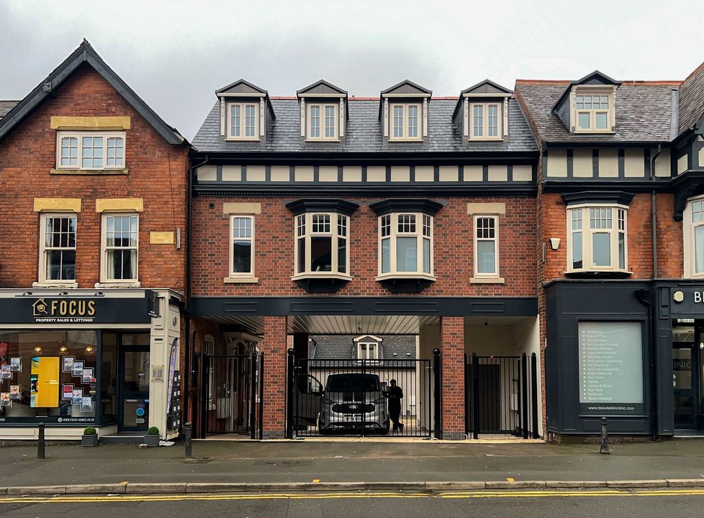 2 bed flat to rentClarendon Park Road, Leicester LE2