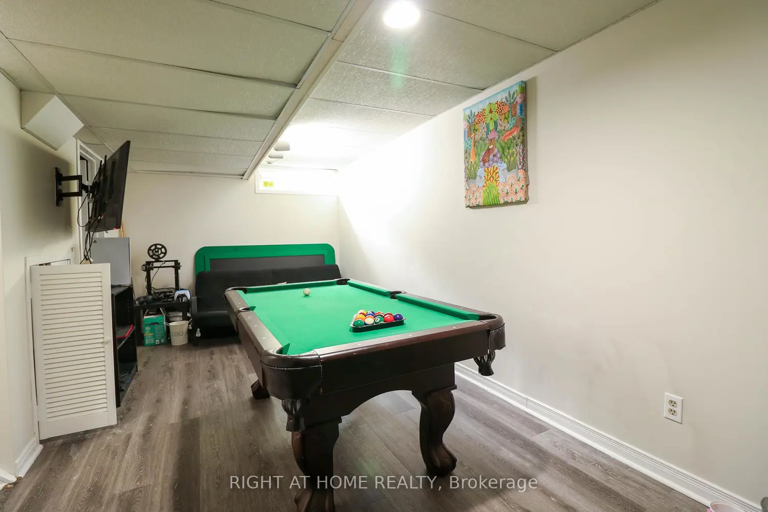 Additional image 16 of 40 Stable Way