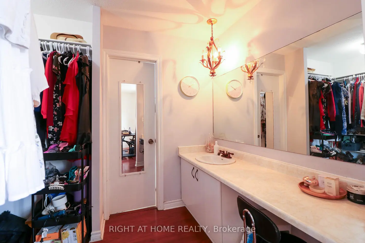 Additional image 13 of 40 Stable Way