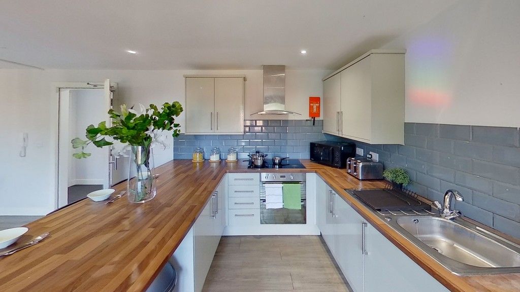 8 bed shared accommodation to rentFlat 2, Hyson House, 1 Terrace Street, Forest Fields, Nottingham NG7 photo 2