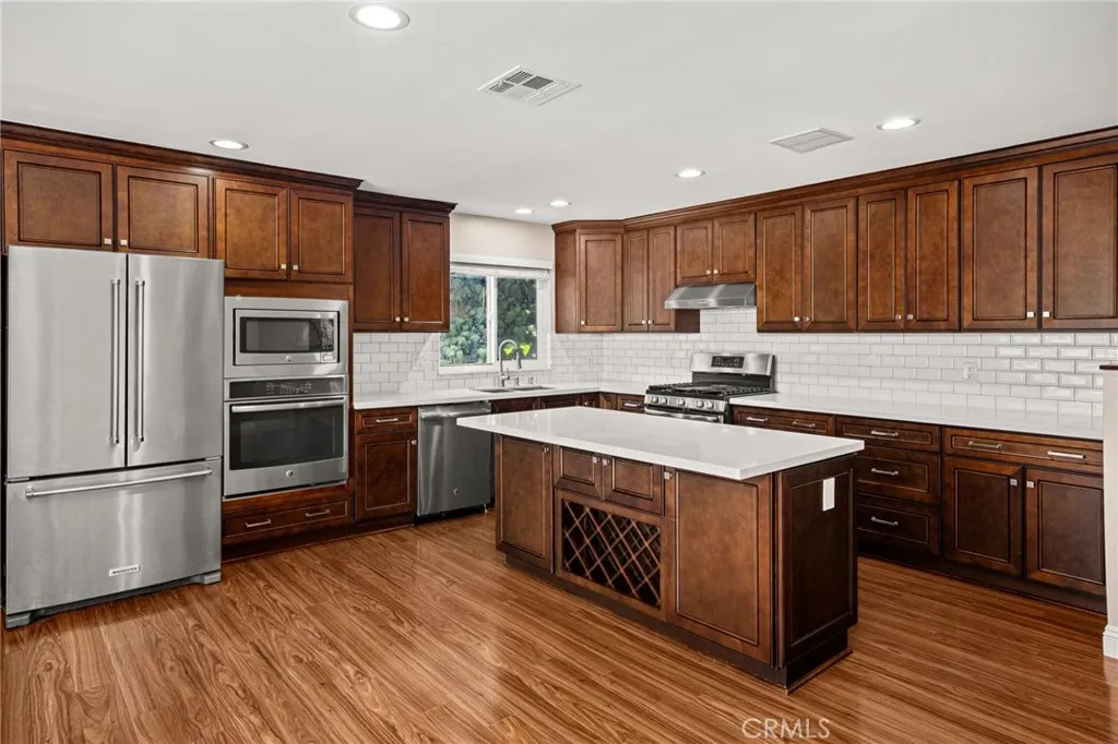 Additional image 15 of 3751 Prestwick Dr, Los Angeles, CA 90027